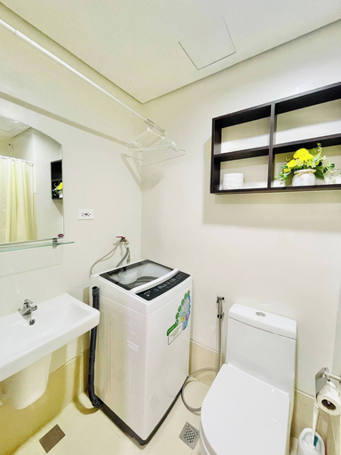 Bathroom 4, SM6 Minimalist Comfort Near SM, Iloilo City