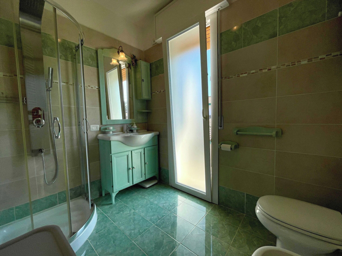 Bathroom, Townhouse in a Gorgeous Residence, Venezia