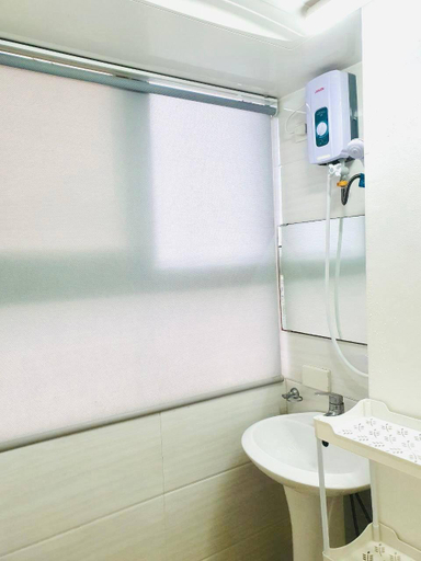 Bathroom, Baguio Transient Condo Unit 615 Near Burnham Park by DeiGratia, Baguio City