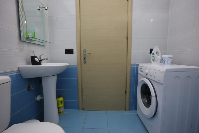 Bathroom 2, EnMar Promenade Apartments Saranda, Sarandës