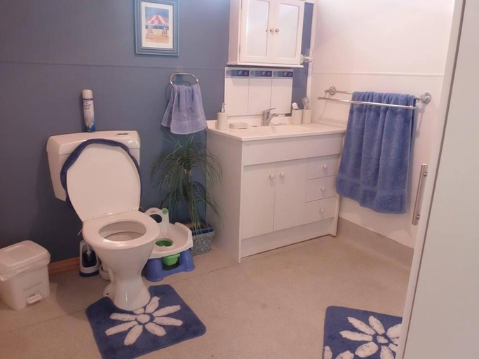 Bathroom, Chloes Cabin Accommodation, Tasman