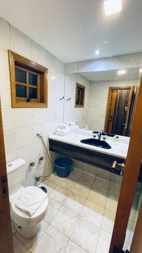 Bathroom 3, Colonial Plaza Hotel, Pindamonhangaba