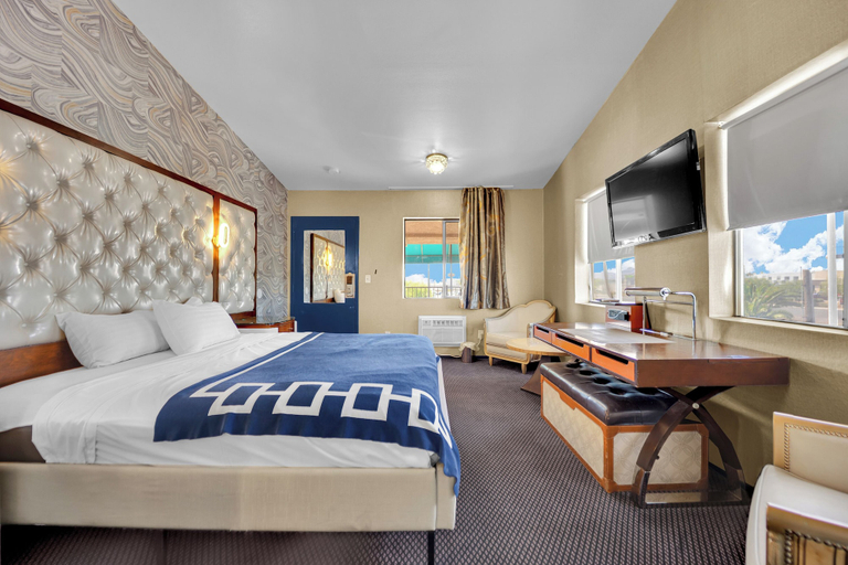 Room 2, Vintage Vegas Motel, Clark