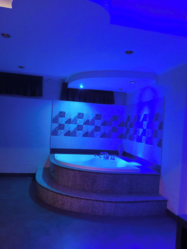 Bathroom 2, 75 sqm Studio type Jacuzzi Apartment 101A, Pattaya