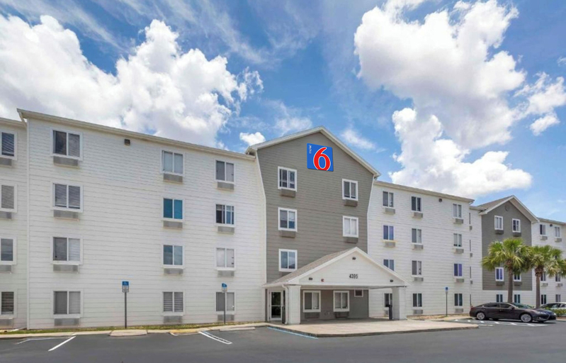 Front of property, Motel 6 Suites Fort Myers FL, Lee
