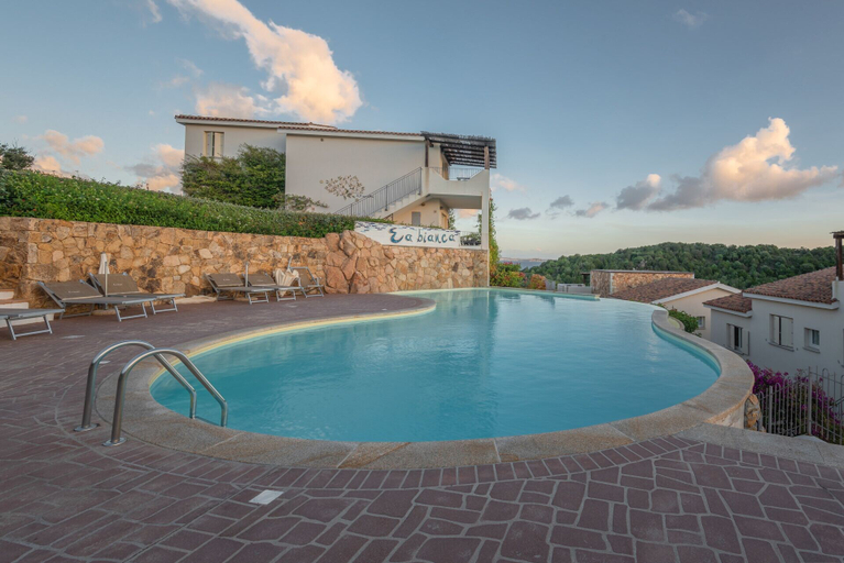 Pool 3, Elegant Residence Ea Bianca 2 Bedroom Sleeps 6 Plus Extra bed Available, Olbia-Tempio