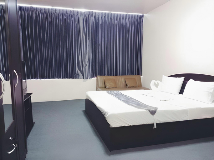 Bedroom 3, King Royal II Hotel, Khlong San