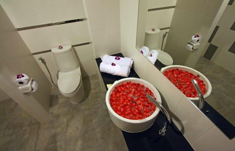 Bathroom 4, Sleep Whale Hotel, Mueang Krabi