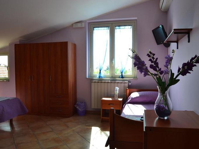 Others 2, Room-suite Rosa - B&b S - Elia, Caltanissetta