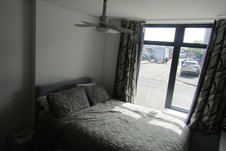 Room 2, Cozy Studio Rental With Private Facilities in Greater London, London
