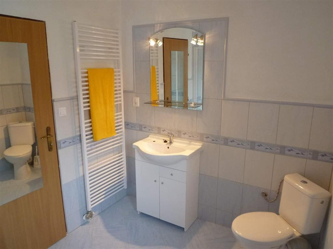 Bathroom 2, Modern, Spacious, Well Equipped Apartment in High Tatras Mountains 1, Poprad