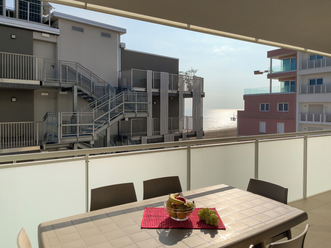 Balcony 2, Beachside Flat Equipped With Everything you Need, Udine