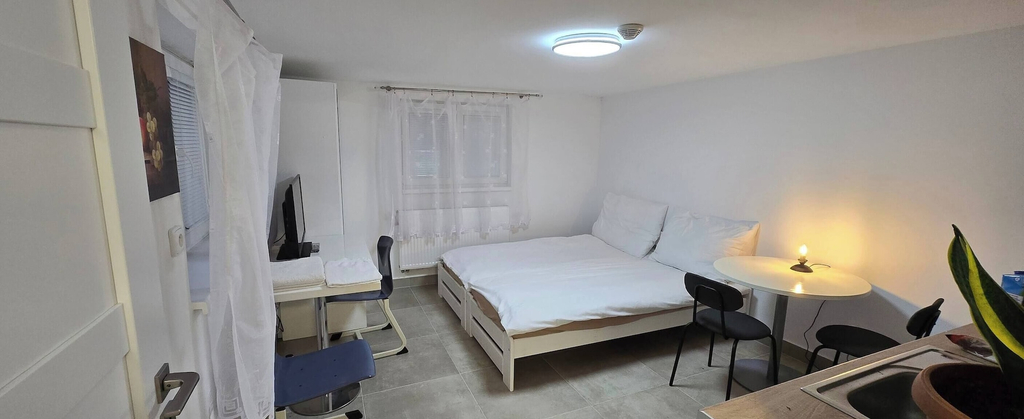 Room 4, Vu's Home-apartment Garden 30m2, Praha 12