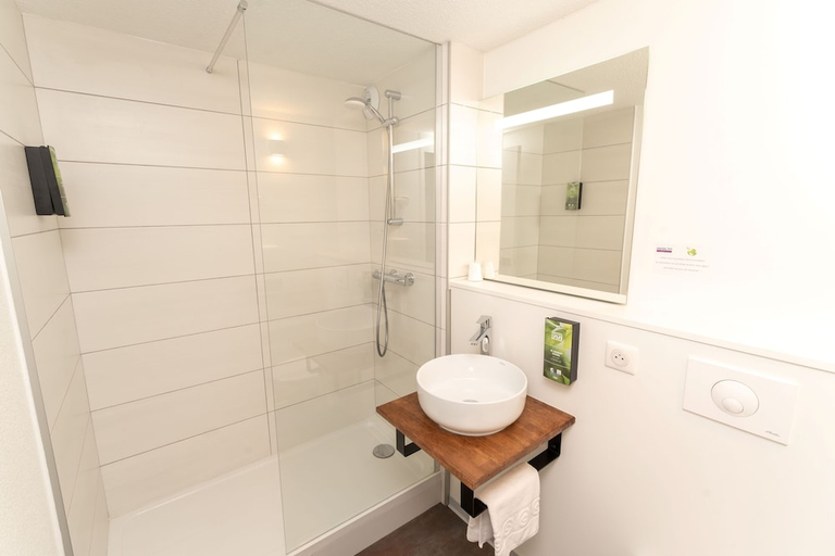 Bathroom 3, Hotel Inn Design La Rochelle, Charente-Maritime