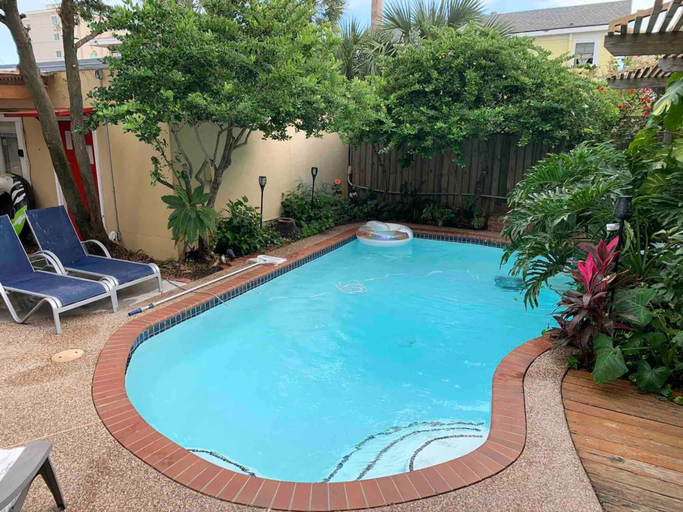 Outdoor pool 3, Paradise Pool House, Galveston