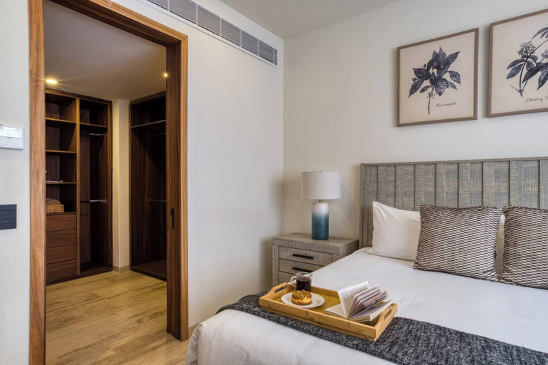 Room 3, Group Apt #13 #16, no View, 3br, 12 pax, La Paz