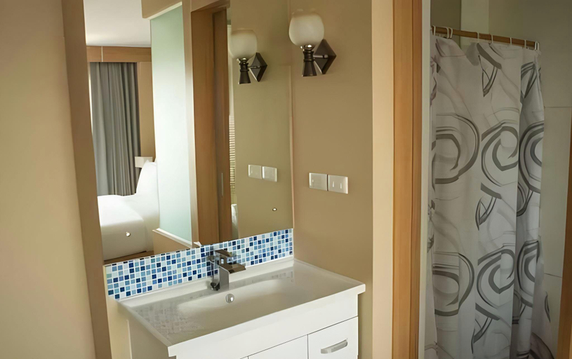 Bathroom 5, Coco Beach Resort Bangsaen, Muang Chon Buri