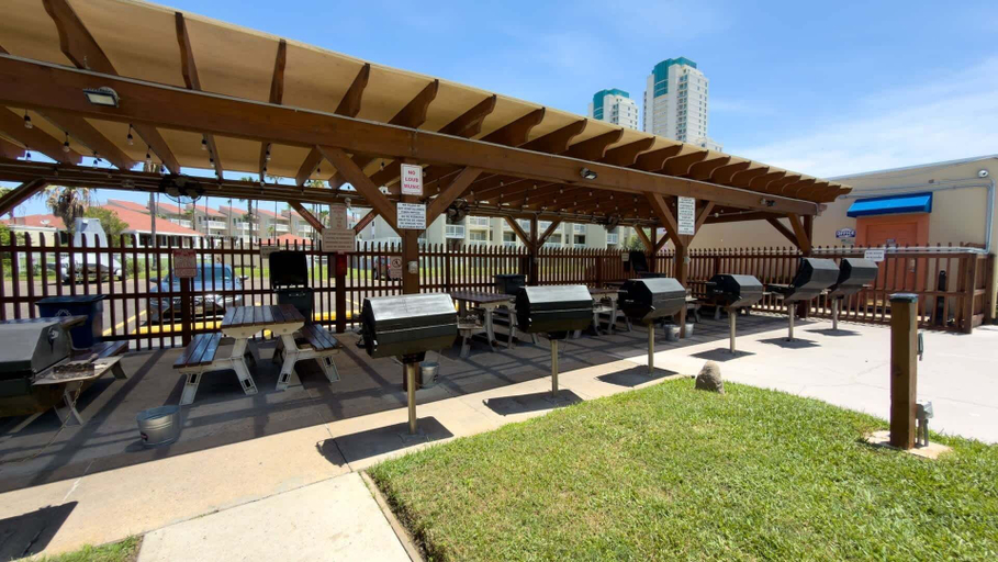 Food & Drinks 4, Gulfview II #604, Cameron