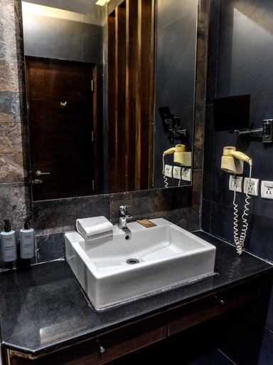 Bathroom 4, Icon- A Boutique Hotel, Chandigarh