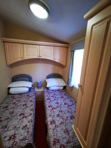 Room 5, Lazy Bear Holidays - Arne View, Poole