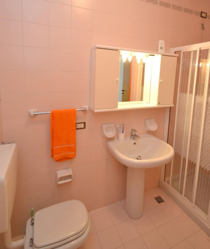 Bathroom 4, Stunning Residence Only 100m From the Beach, Venezia