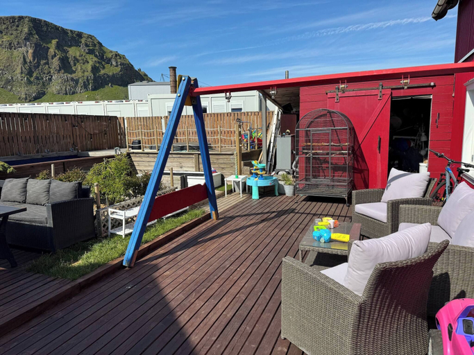 Living area 3, The Cozy Caravan Vestmannaeyjar, Vestmannaeyjar