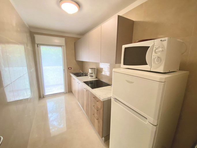 Private kitchen 3, Modern Stay in a Central Area in Bibione, Venezia