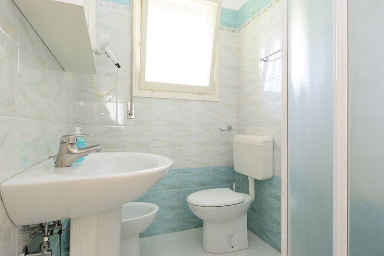 Bathroom, Charming Semi-detached Villa in Lignano, Udine