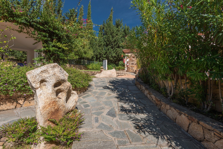 Property grounds 3, Stunning Residence Bouganvillage Studio, Nuoro