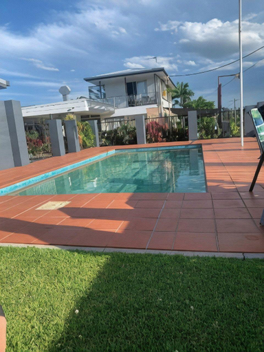 Sport & Beauty 4, Shady Rest Motel, Cooloola - Gympie only