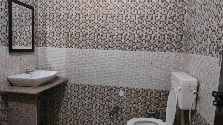 Bathroom, Sheetal Resort and Restaurant, Garhwal