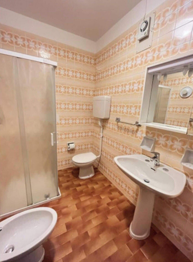 Bathroom, Sunny Terraced Apartment in Lignano, Udine