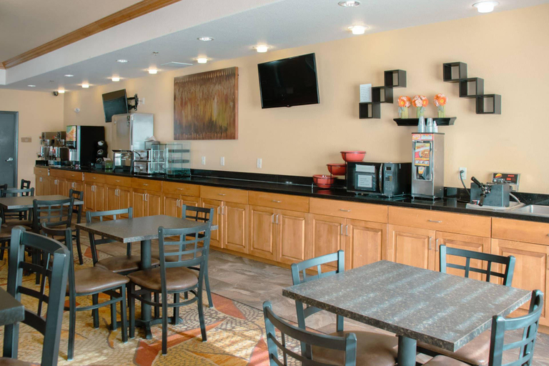 Food & Drinks 3, Comfort Inn & Suites Grand Forks near Alerus Center, Grand Forks