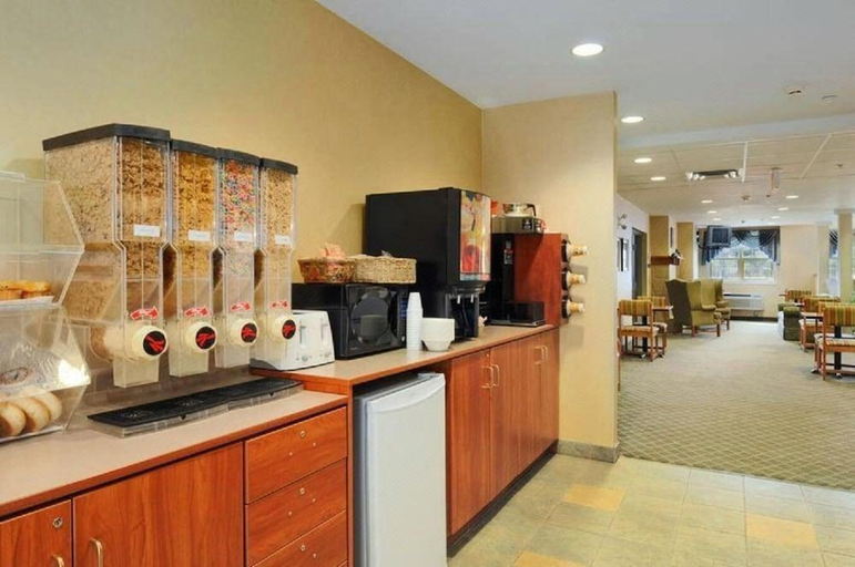 Food & Drinks 5, Parry Sound Inn & Suites, Parry Sound