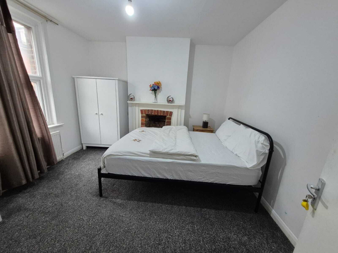 Room 5, Room-private Room, Closer to Train Stati, Hampshire