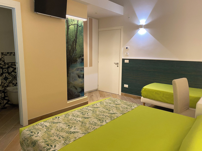 Others 4, Room-triple Room in B&b - a Stone's Thro, Bari