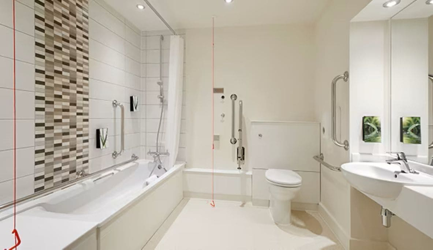 Bathroom 5, Wirral Park Hotel, Wirral
