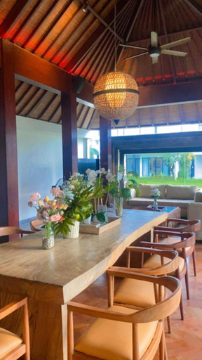 Food & Drinks 5, Casa Palma Luxe 3BR Pool 400m to Beach, Badung