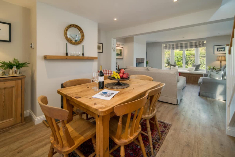 Room 2, Lily Cottage Charming Gurnard Retreat by the Sea, Isle of Wight