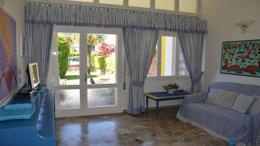 Living room 4, Bright Villa in Caorle With Private Garden, Venezia