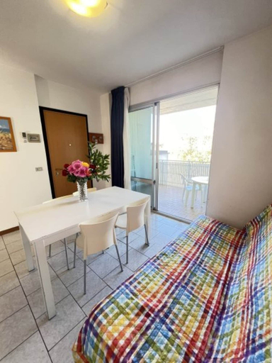 Others 5, Flat Near the Beach With Terraces, Venezia