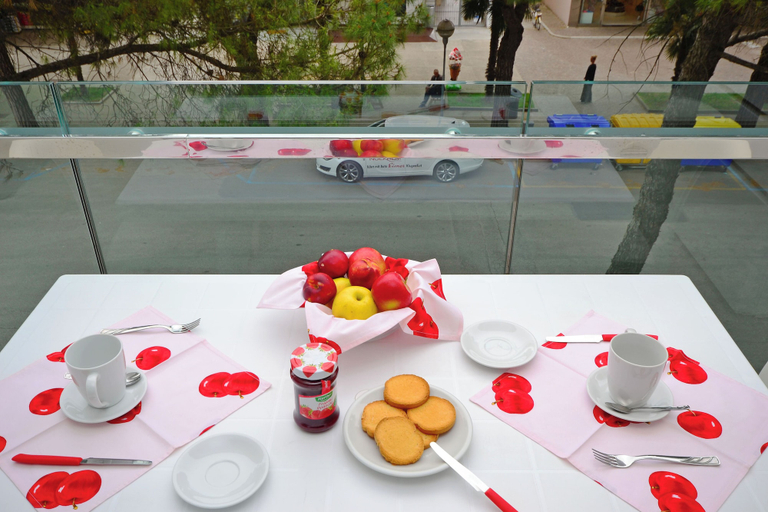 Outdoor dining 3, Relaxing Stay in a Beachside Flat, Udine