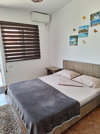 Others 3, Casa Ultraviolet, Navodari