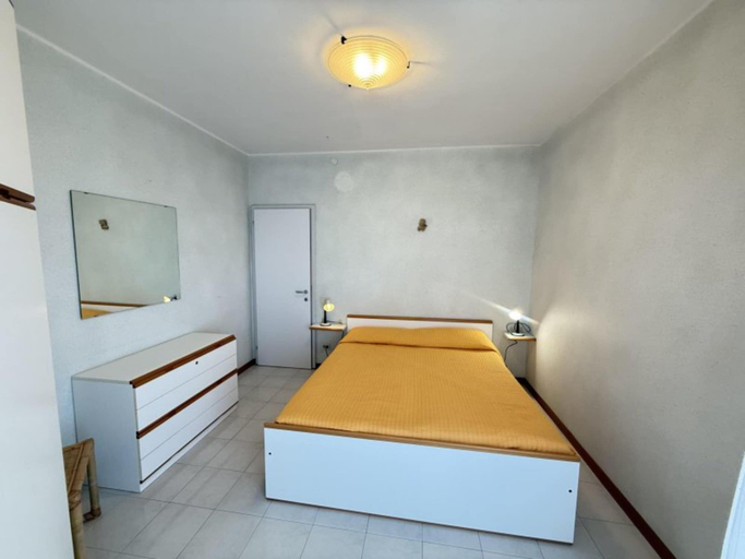 Room 4, Perfect Holiday Flat With Pool, Udine