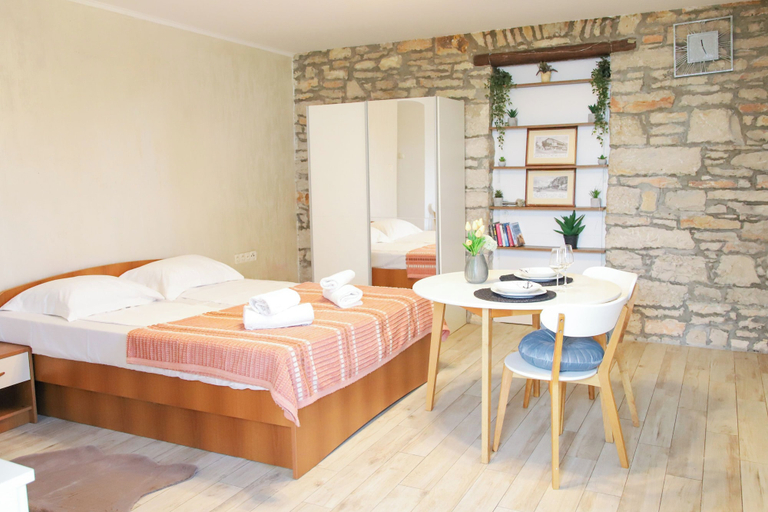 Room 1, Apartment Akidado - Garden & Sea View, Pula
