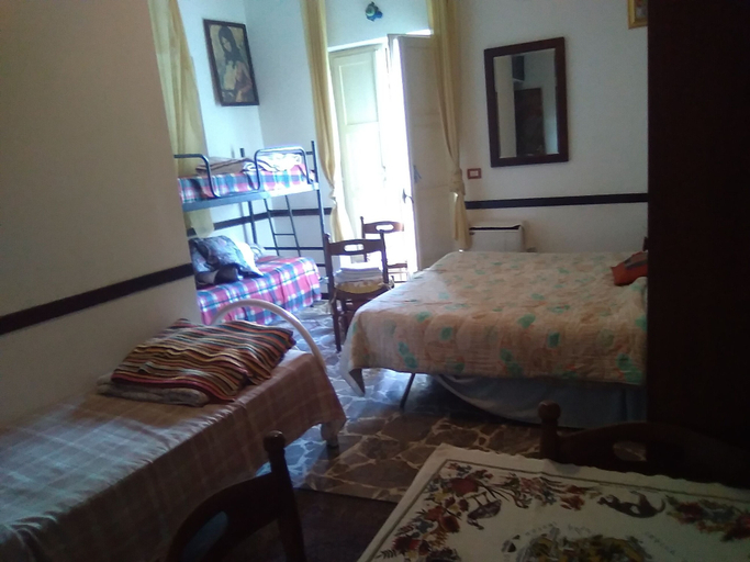 Others 4, Room-large Room For Five People, Messina