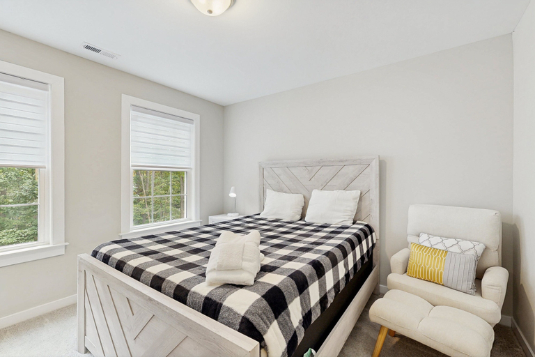 Room 5, Cozy Retreat With Forest Views, Peaceful Vibes & Modern Comfort, Spotsylvania