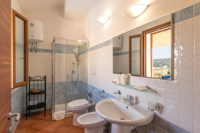 Bathroom 5, Relaxing Cristal Blu Studio Sleeps 3 Num1486, Olbia-Tempio