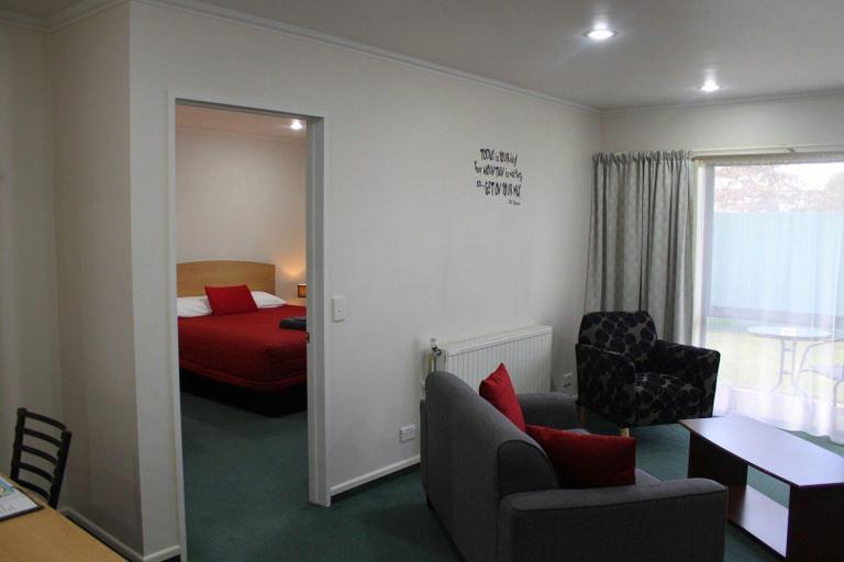 Others 4, Lakes Suites, Mackenzie