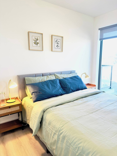 Room 4, Downtown Condo, Stylish & Comfy, Division No. 6